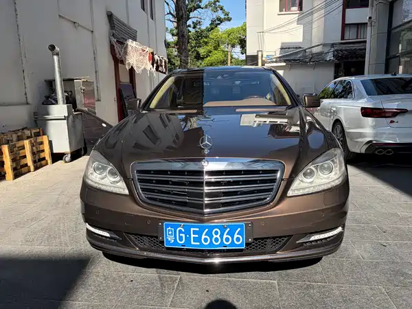 Mercedes-Benz S-Class 2010