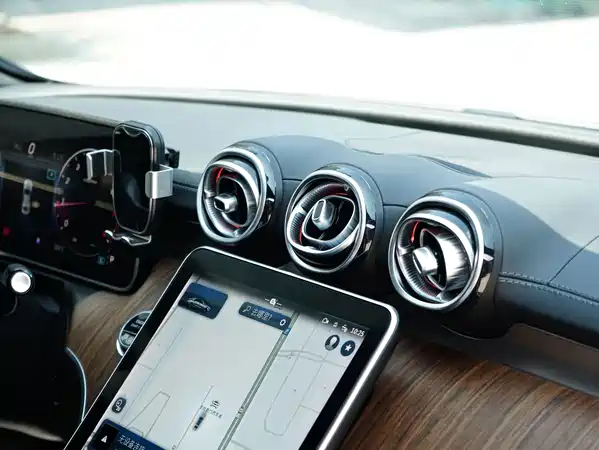 Mercedes-Benz C-Class 2024