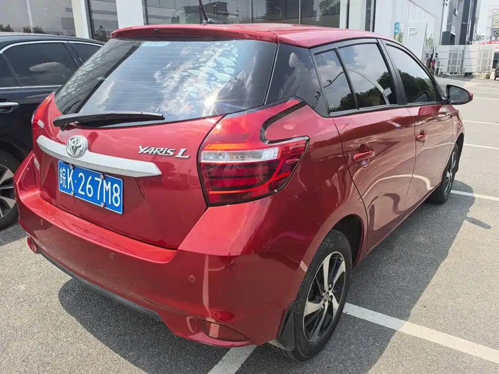 Toyota Yaris L 2021