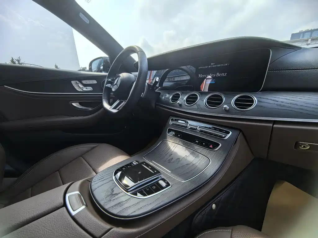 Mercedes-Benz E-Class 2023 — фото 10
