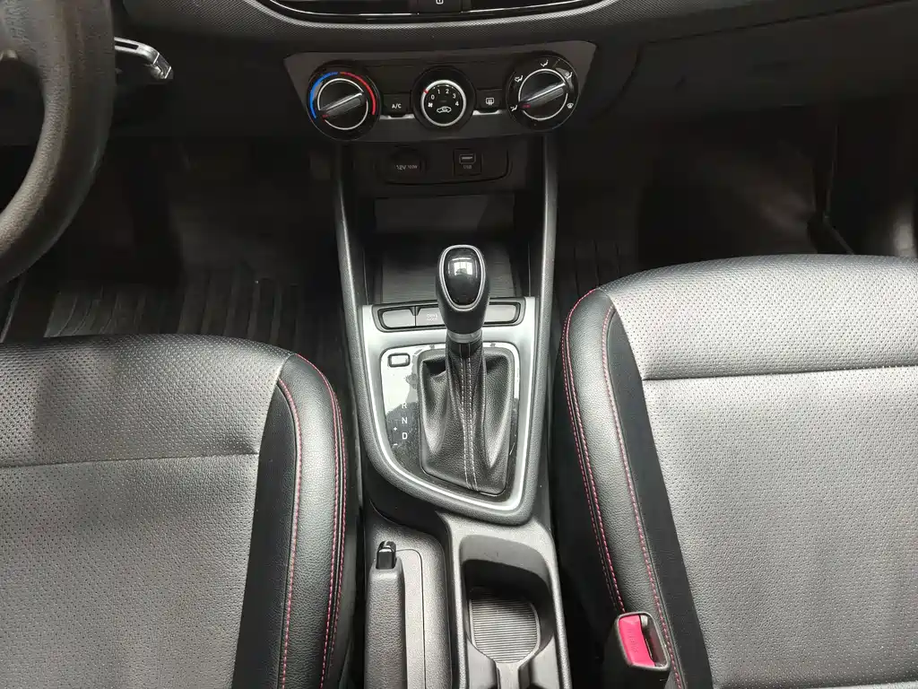 Hyundai Elantra 2023 — фото 16