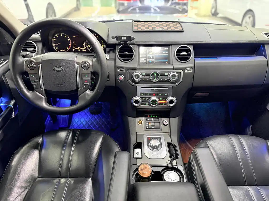 Land Rover Discovery 2015 — фото 6