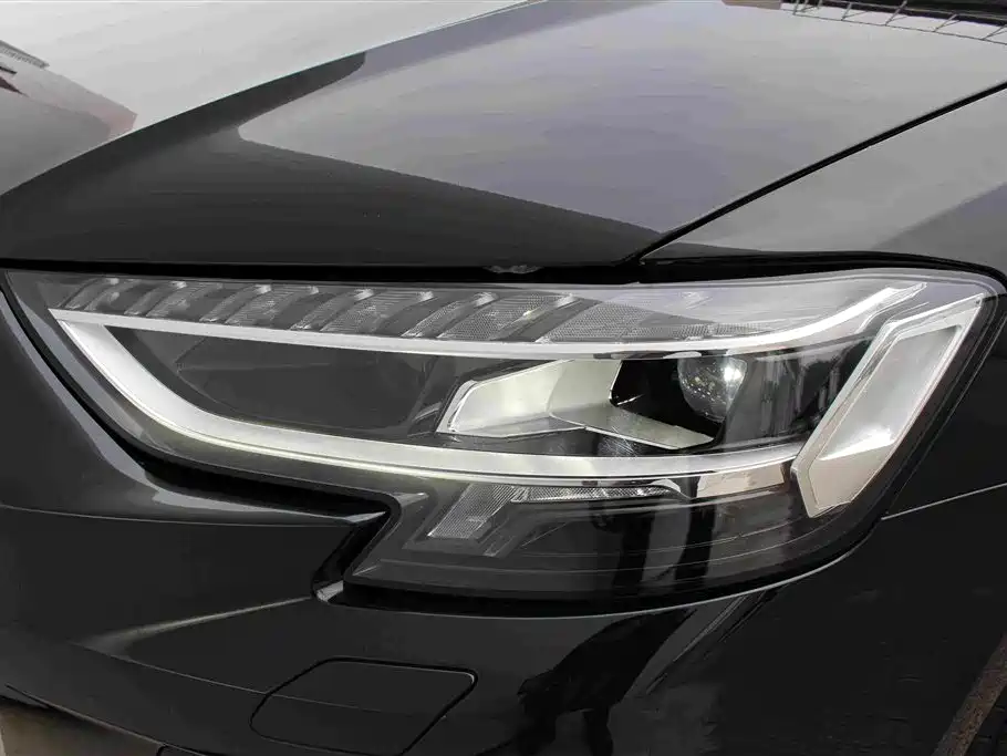 Audi A8 2023 — фото 15