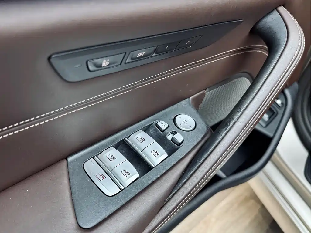 BMW 5 Series New Energy 2019 — фото 12