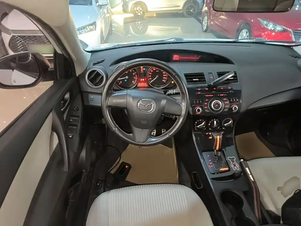 Mazda 3 Xingcheng 2015 — фото 11