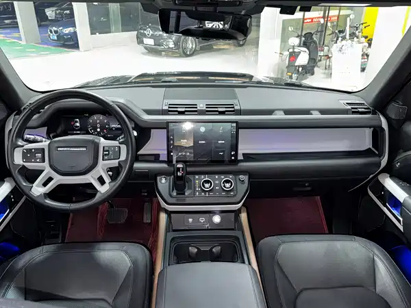 Land Rover Defender 2023