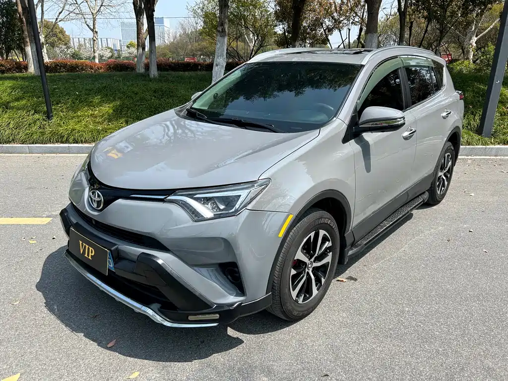 Toyota RAV4 2017 — фото 1