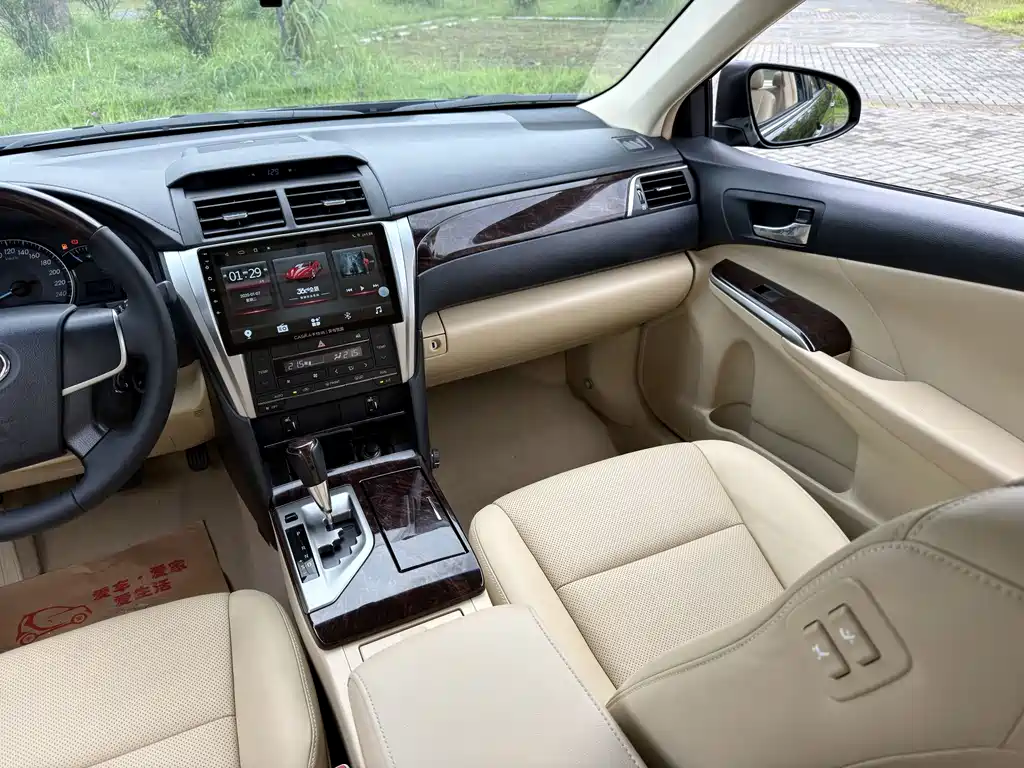 Toyota Camry 2016 — фото 10