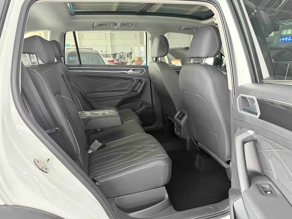 Volkswagen Tiguan L 2023 — фото 17