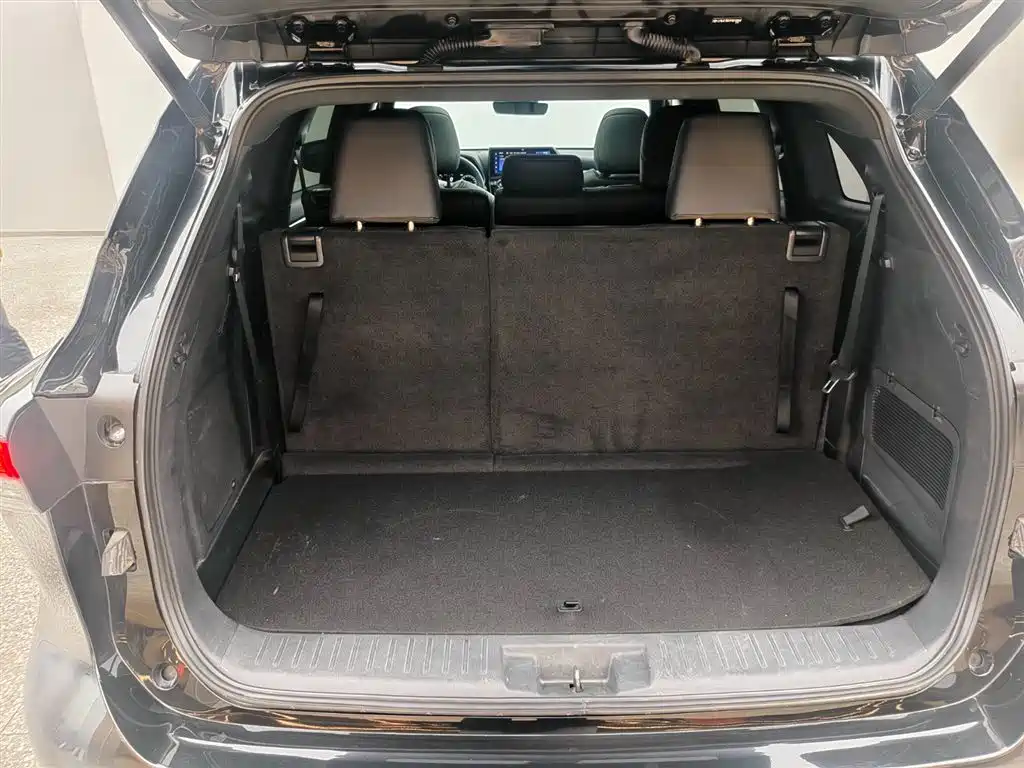 Toyota Crown Kluger 2024