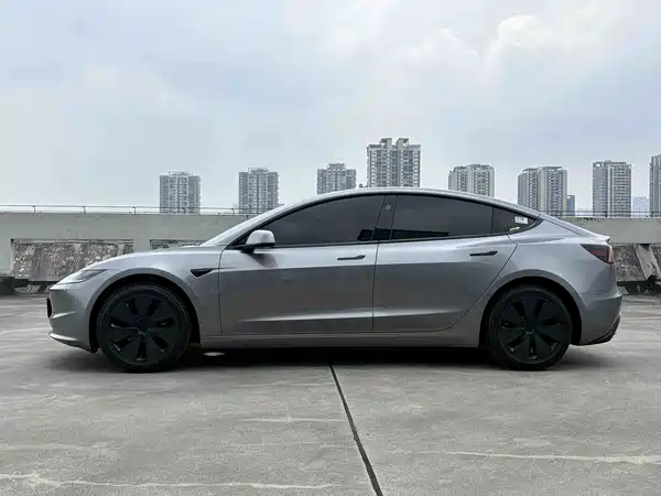 Tesla Model 3 2025