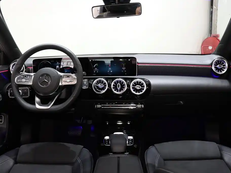 Mercedes-Benz A-Class 2019 — фото 12