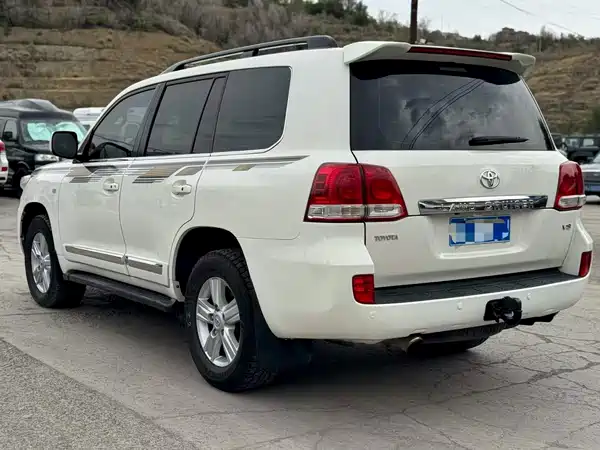 Toyota Land Cruiser 2011