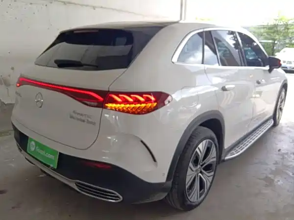 Mercedes-Benz EQE SUV 2025