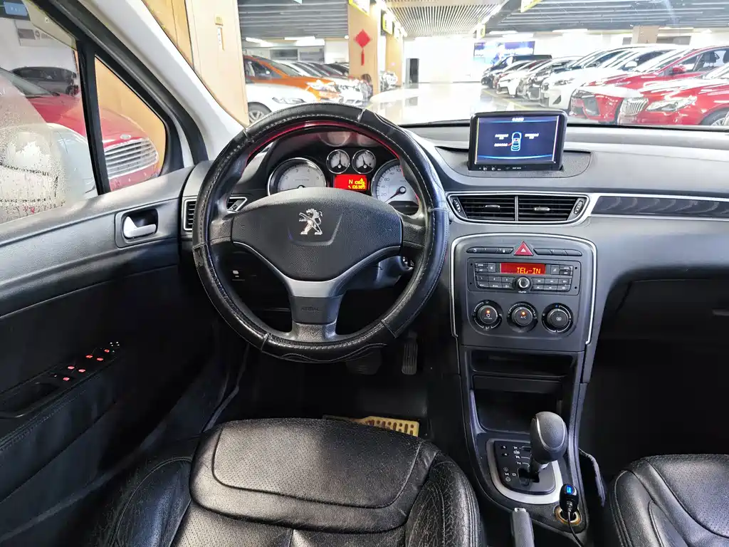 Peugeot 308 2014 — фото 11
