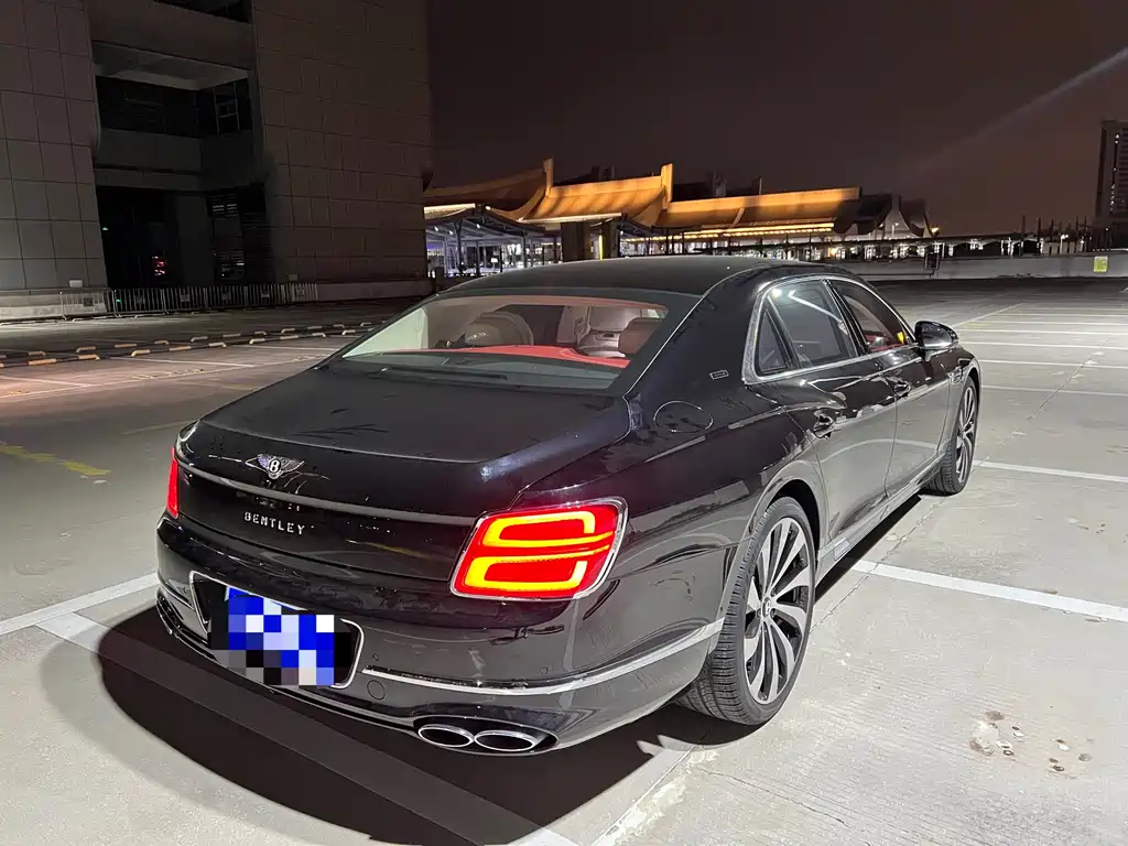 Bentley Flying Spur 2025 — фото 10