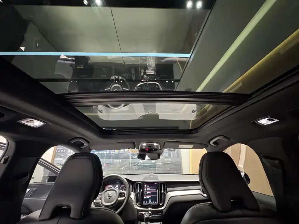 Volvo XC60 2019 — фото 17