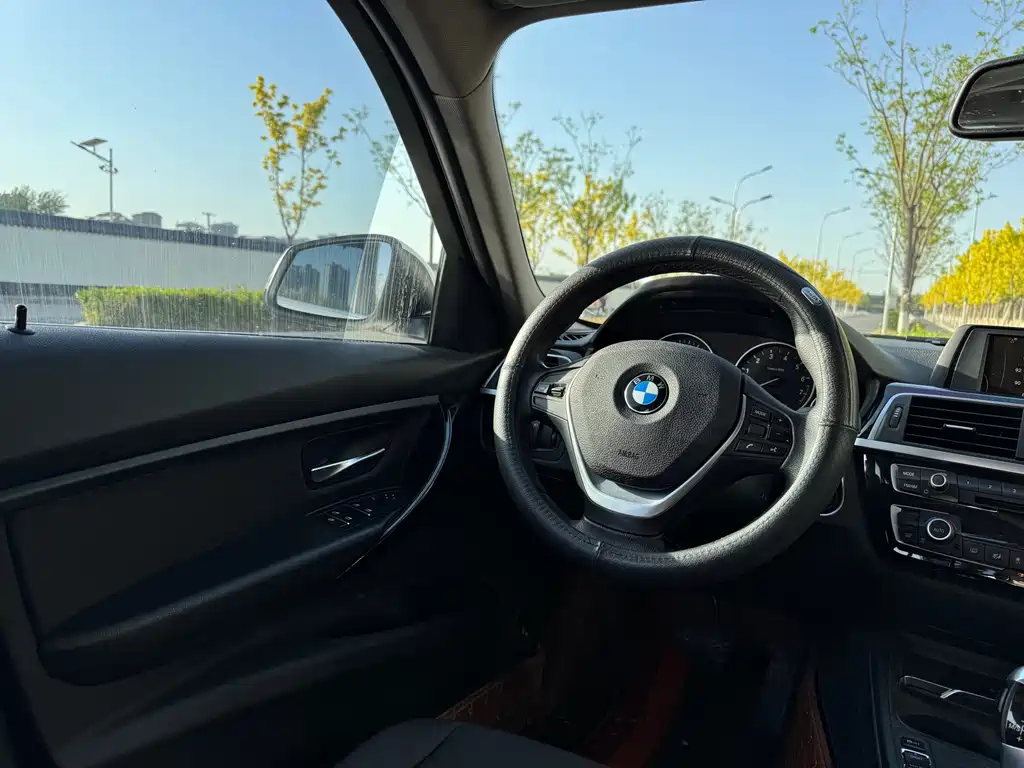 BMW 3 Series 2017 — фото 16