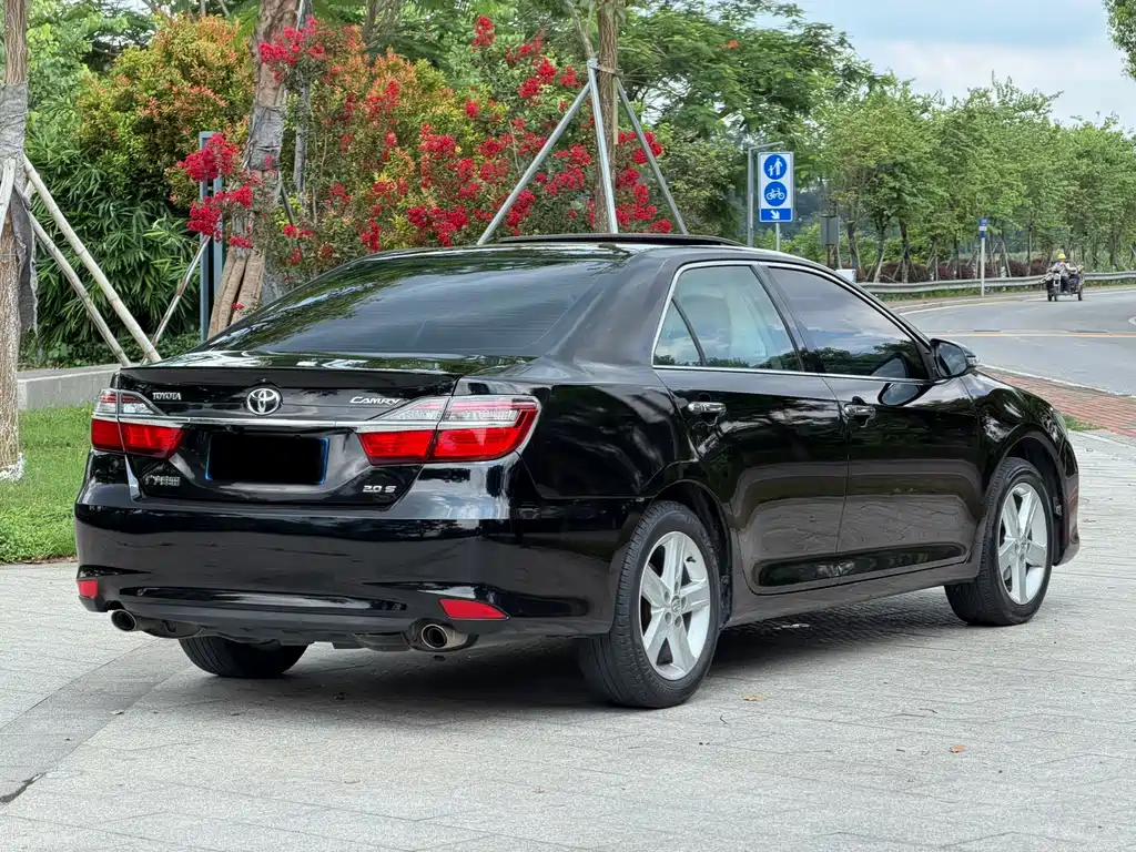 Toyota Camry 2015 — фото 11