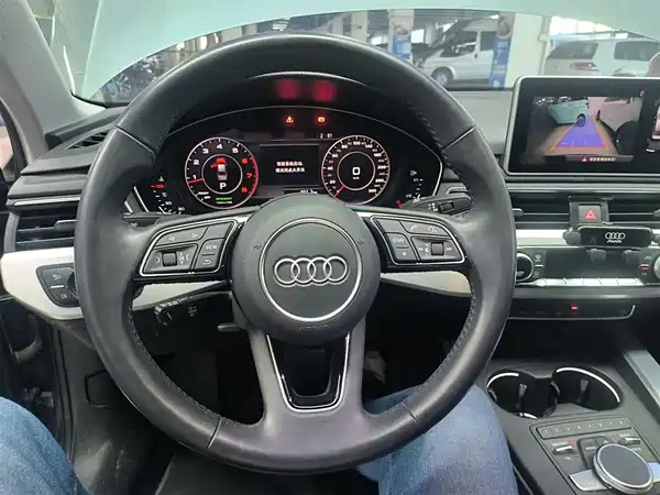 Audi A4L 2019