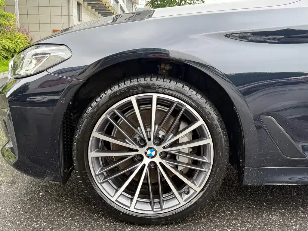 BMW 5 Series 2021