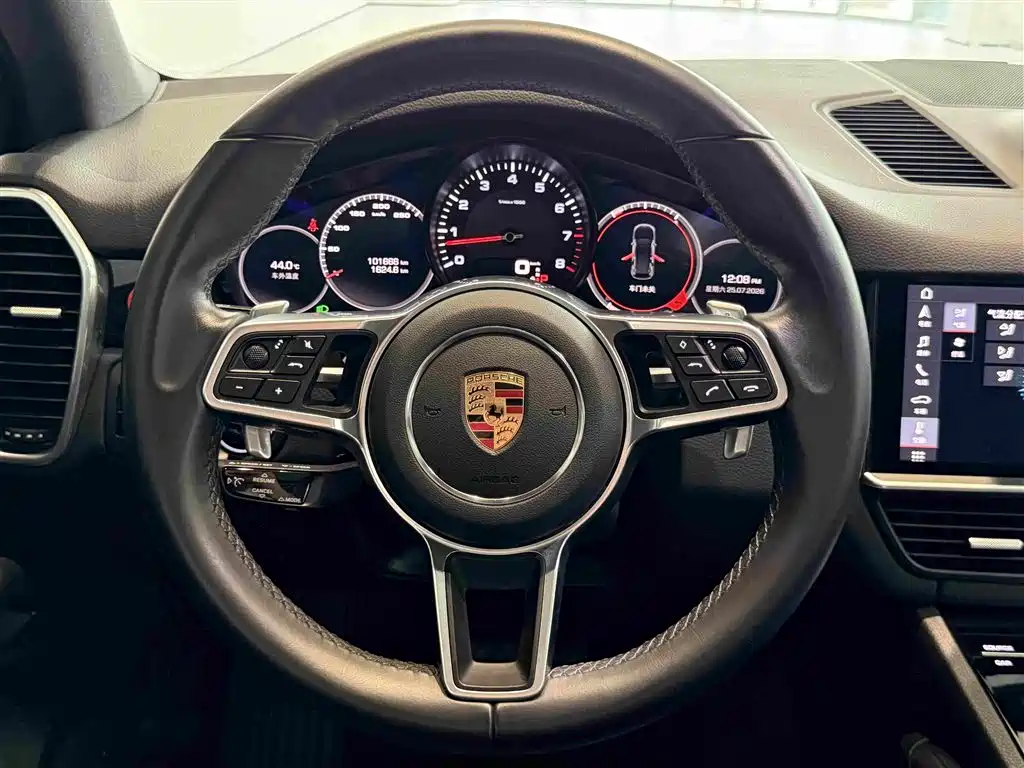 Porsche Cayenne 2020 — фото 24