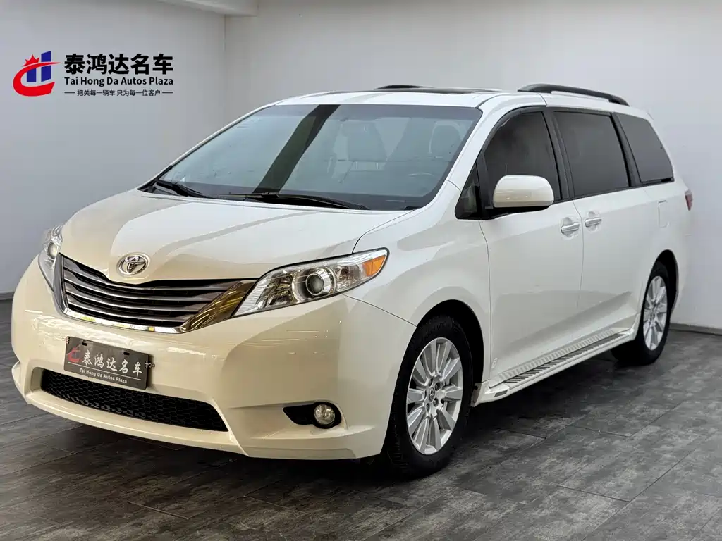 Toyota Sienna 2017 — фото 1