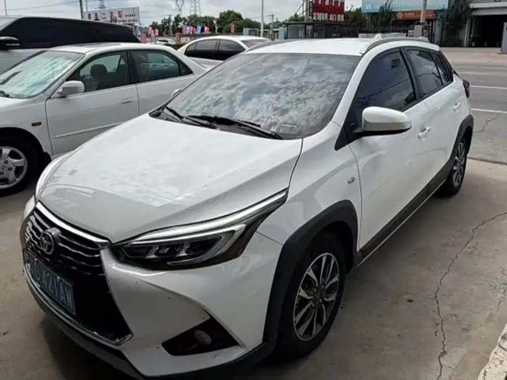 Toyota Yaris L 2022 — фото 3