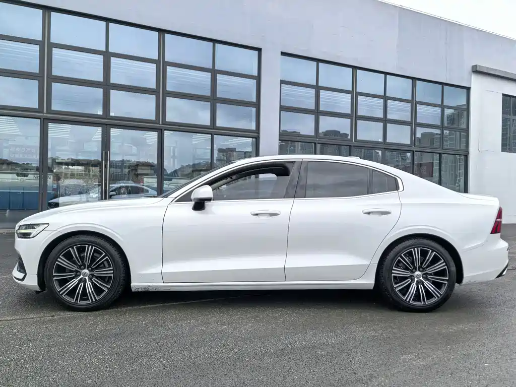 Volvo S60 2021 — фото 4