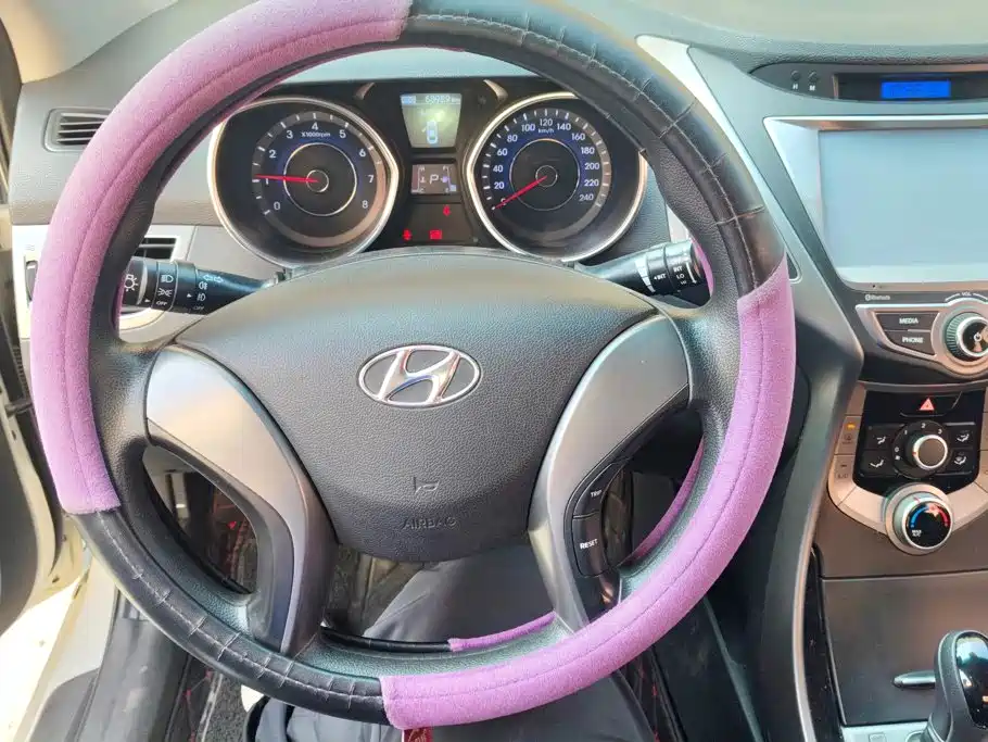 Hyundai Elantra Langdong 2015 — фото 15