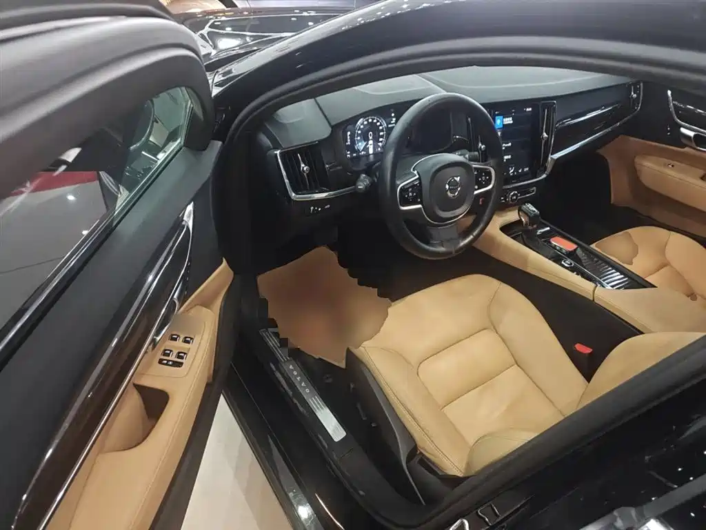 Volvo S90 2018 — фото 13