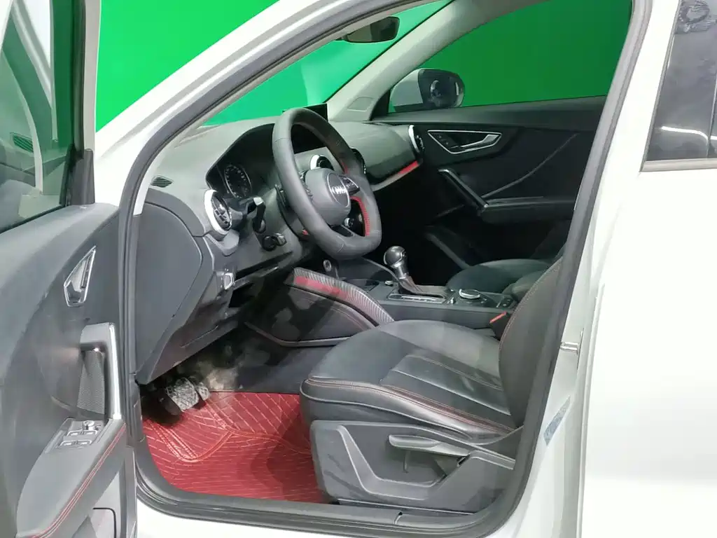 Audi Q2L 2023
