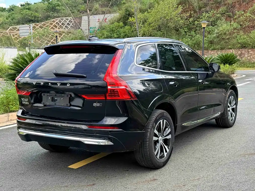 Volvo XC60 2022 — фото 9