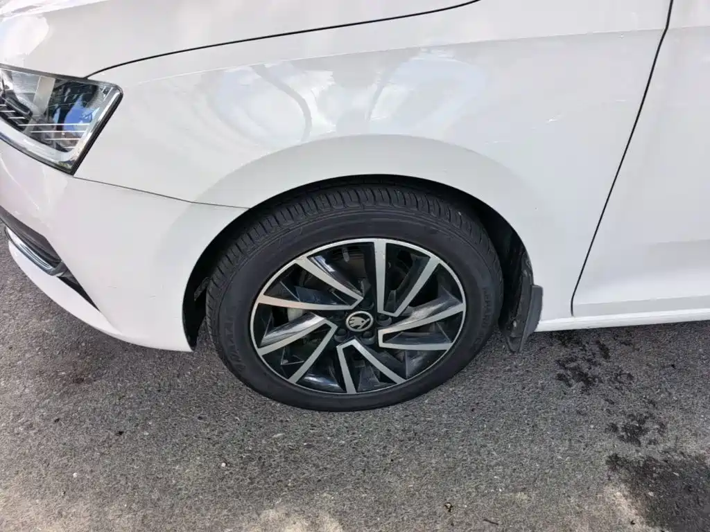 Skoda Rapid Spaceback 2020 — фото 23