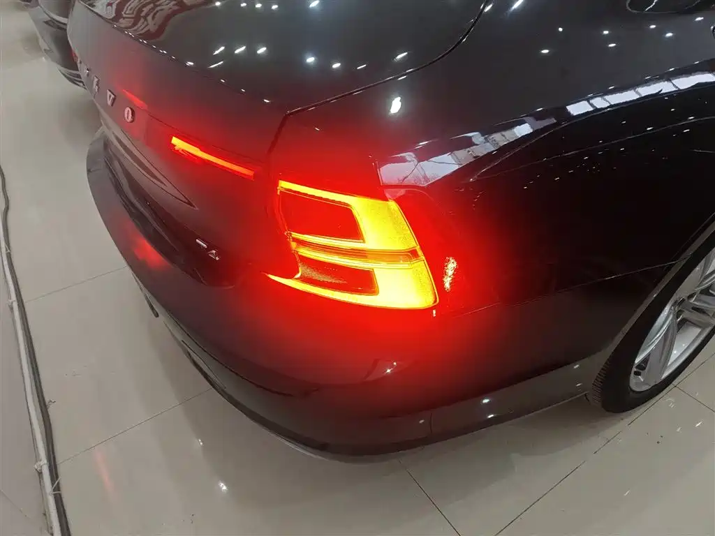 Volvo S90 2018 — фото 24