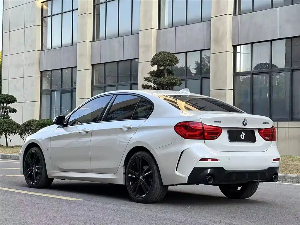 BMW 1 Series 2022 — фото 4