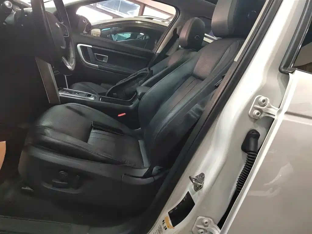Land Rover Discovery Sport 2017 — фото 7