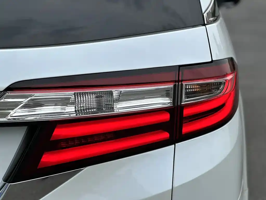 Honda Odyssey 2018 — фото 16