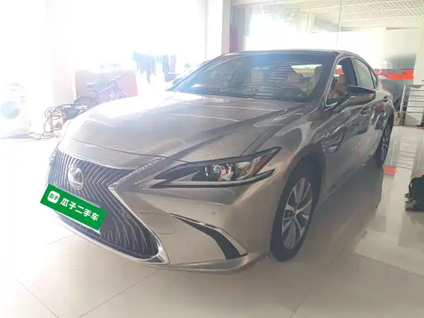 Lexus ES 2021