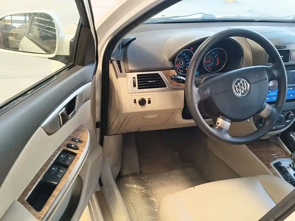 Buick Excelle 2015 — фото 16