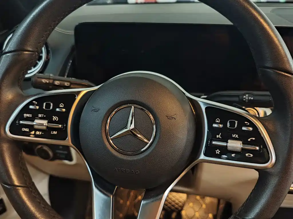 Mercedes-Benz EQB 2023 — фото 11