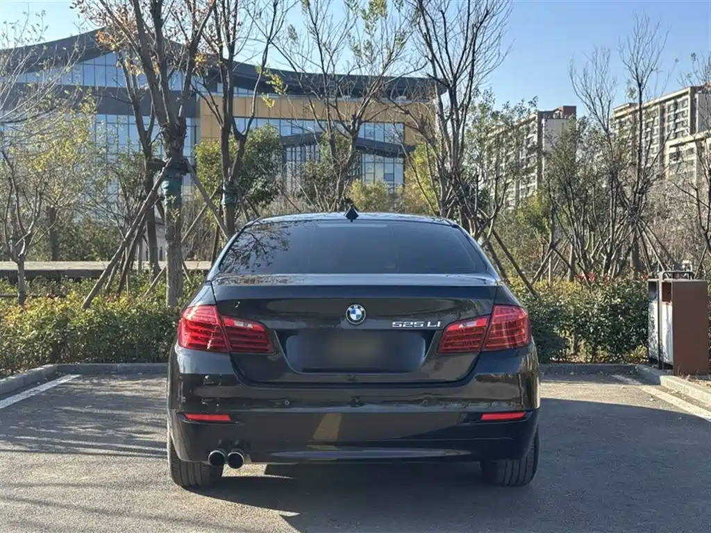 BMW 5 Series 2016 — фото 13
