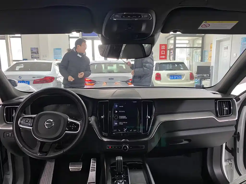 Volvo XC60 PHEV 2021 — фото 13
