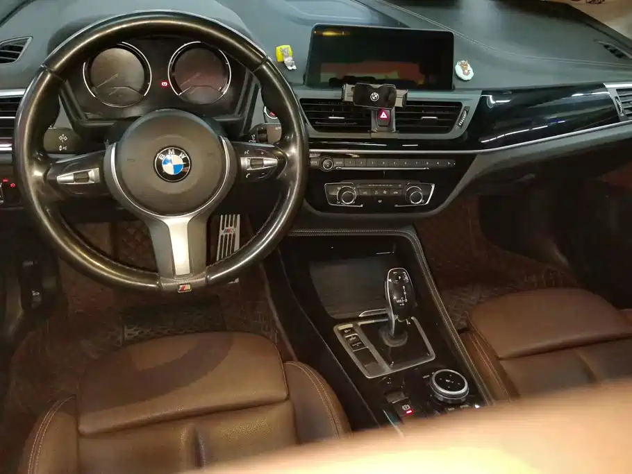 BMW 1 Series 2020 — фото 12