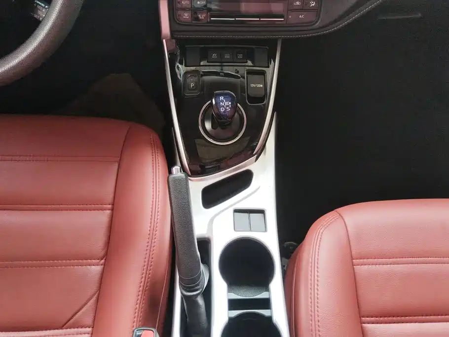 Toyota Corolla 2017 — фото 16