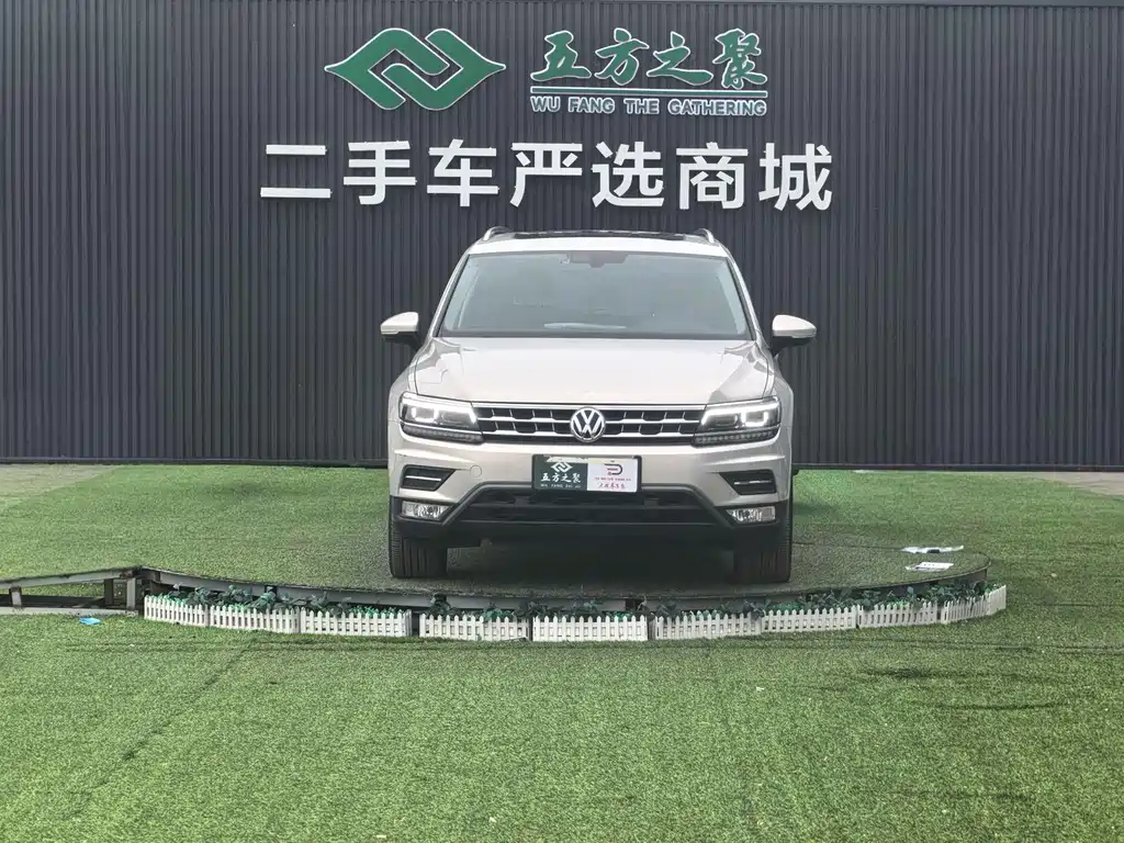 Volkswagen Tiguan L 2017 — фото 2