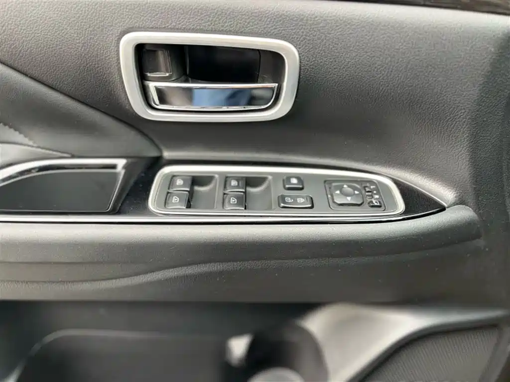 Mitsubishi Outlander 2020 — фото 20