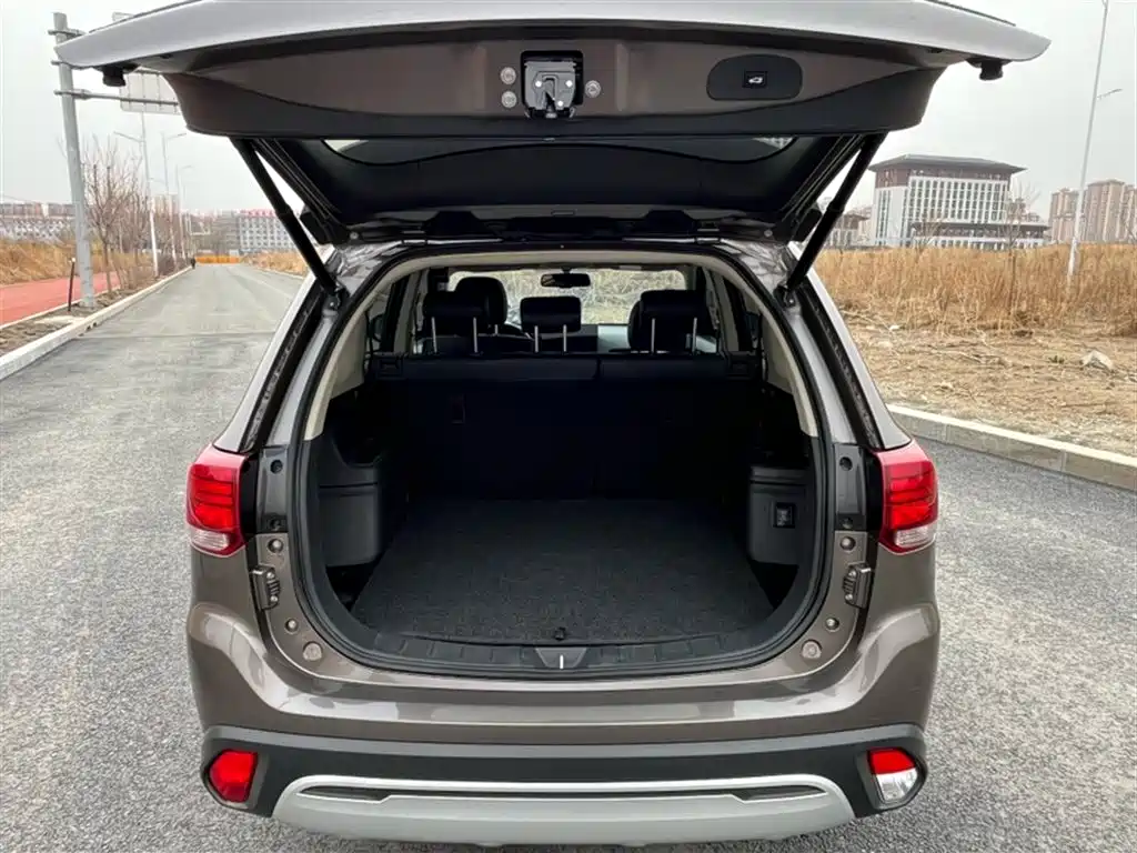 Mitsubishi Outlander 2020 — фото 18
