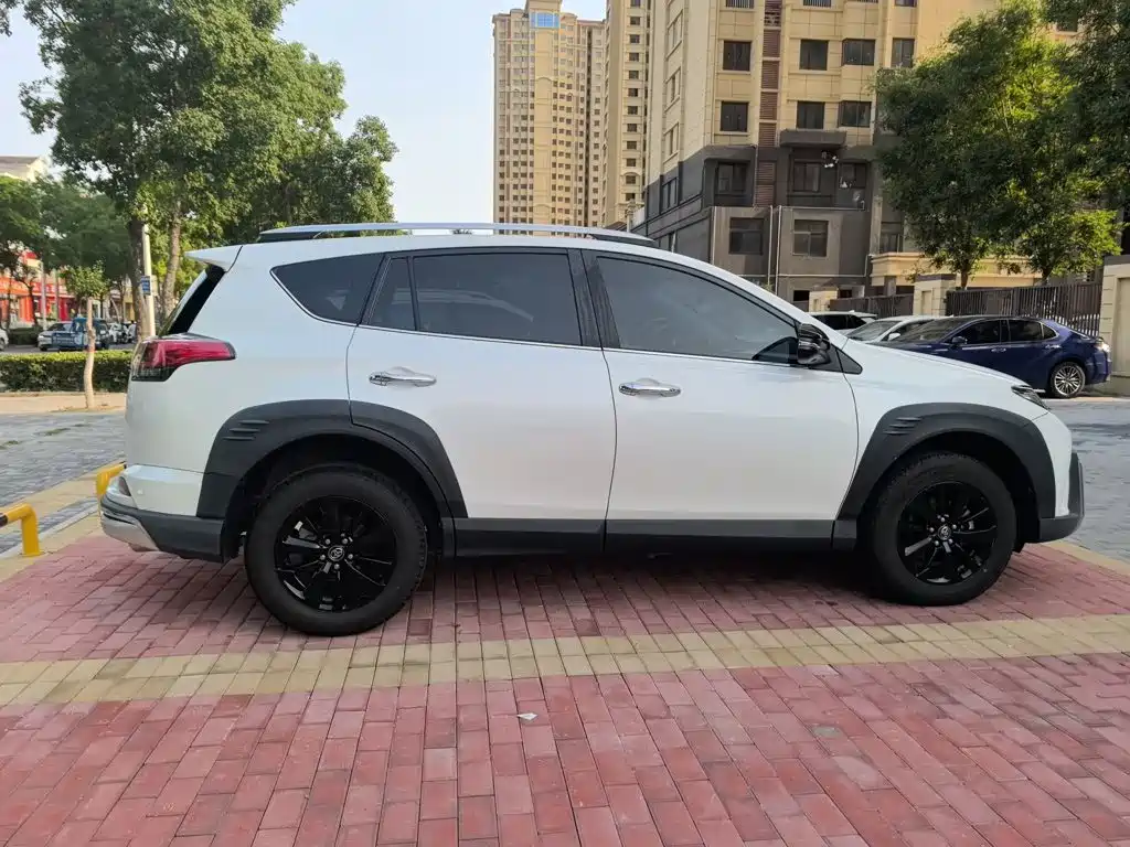 Toyota RAV4 2019 — фото 13
