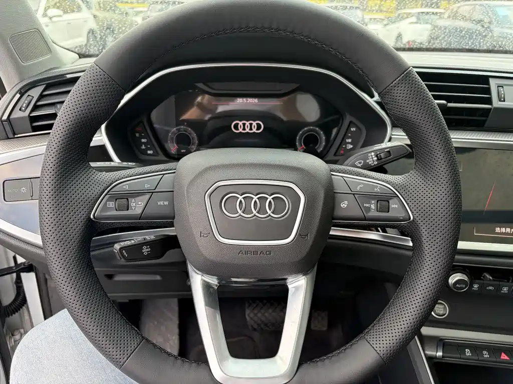 Audi Q3 2023 — фото 11